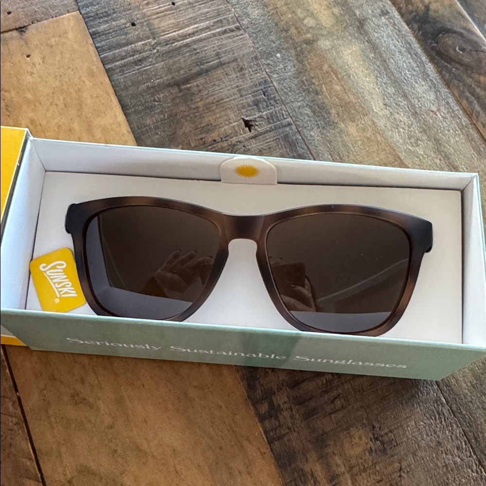 Madrona Tortoise Brown Sunglasses - Picture 3 of 4